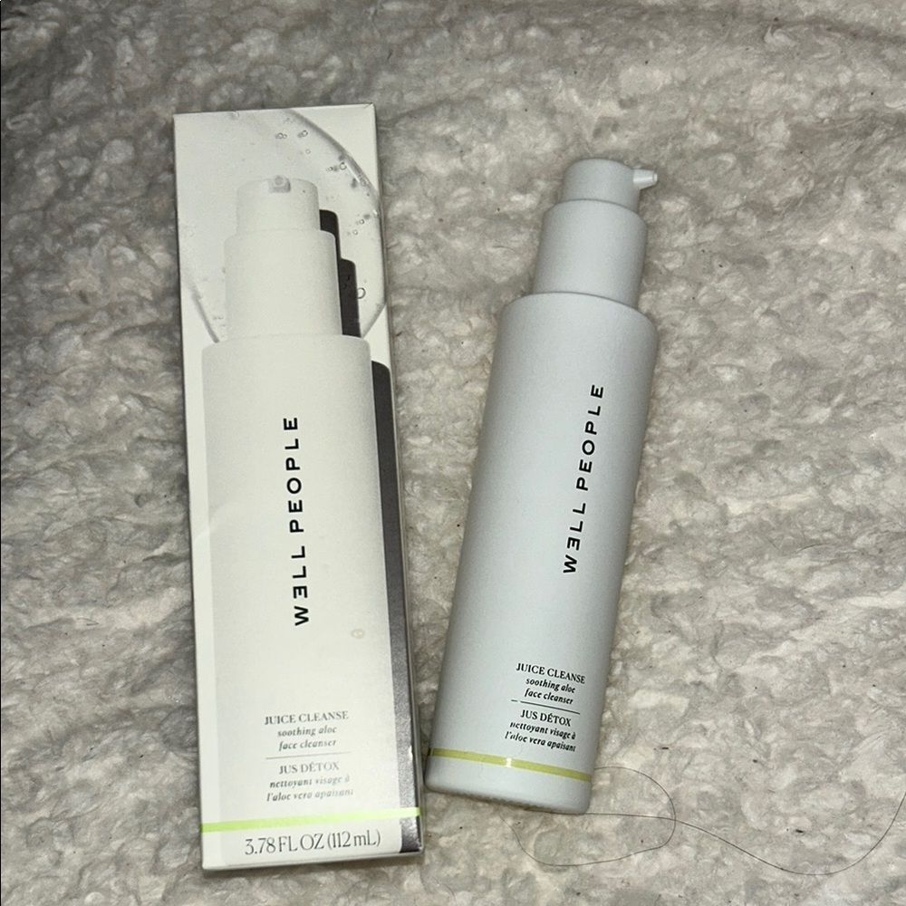 NEW 🆕 W3ll People Juice Cleanse Soothing Aloe Face Cleanser - White
